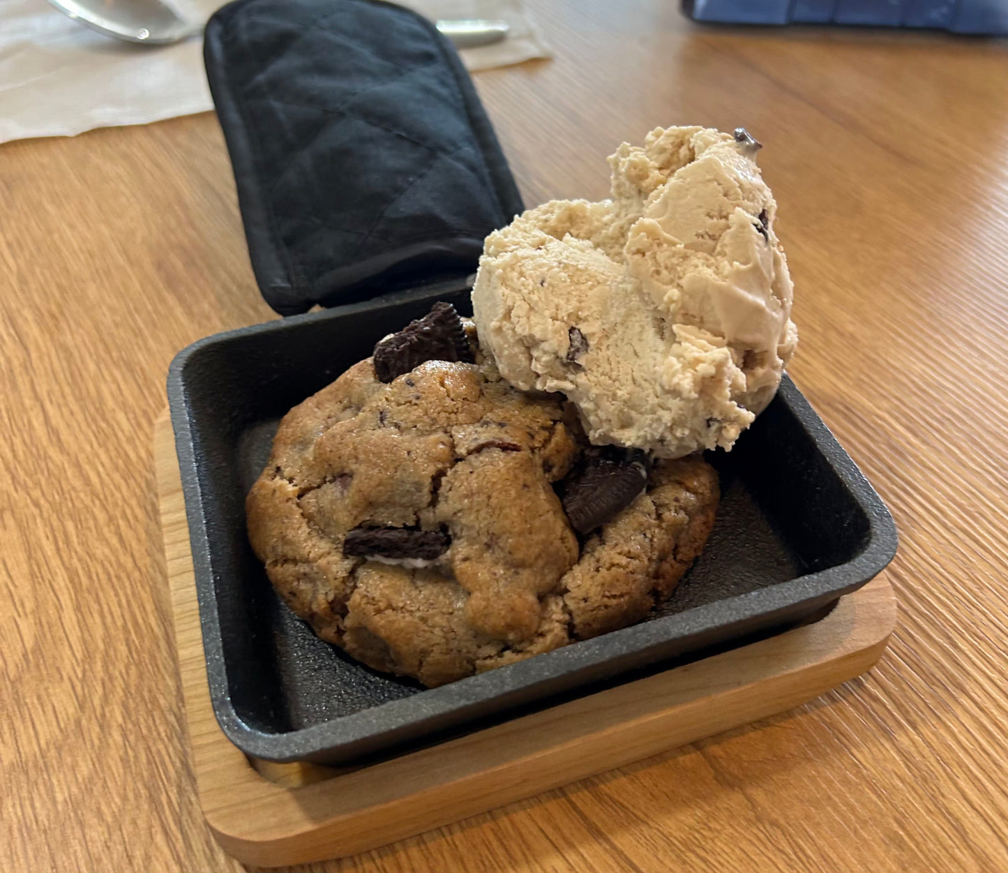 Skillet Cooki w Ice Cream